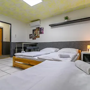 Seven Hostal